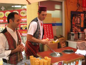 Tour de magie avec de la crème glacée - Magic Act with Ice cream