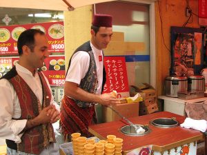 Tour de magie avec de la crème glacée - Magic Act with Ice cream