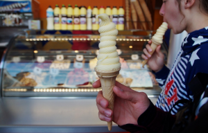 Tour de magie avec de la crème glacée - Magic Act with Ice cream