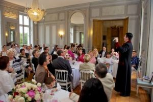 Magicien close up pour votre Évènement à Paris, 75002. Magicien Alternatif depuis de nombreuses années spécialiste en close up vous fera découvrir une magie haut de gamme en table à table ou en cocktail mêlant étonnement, rêverie et magie.