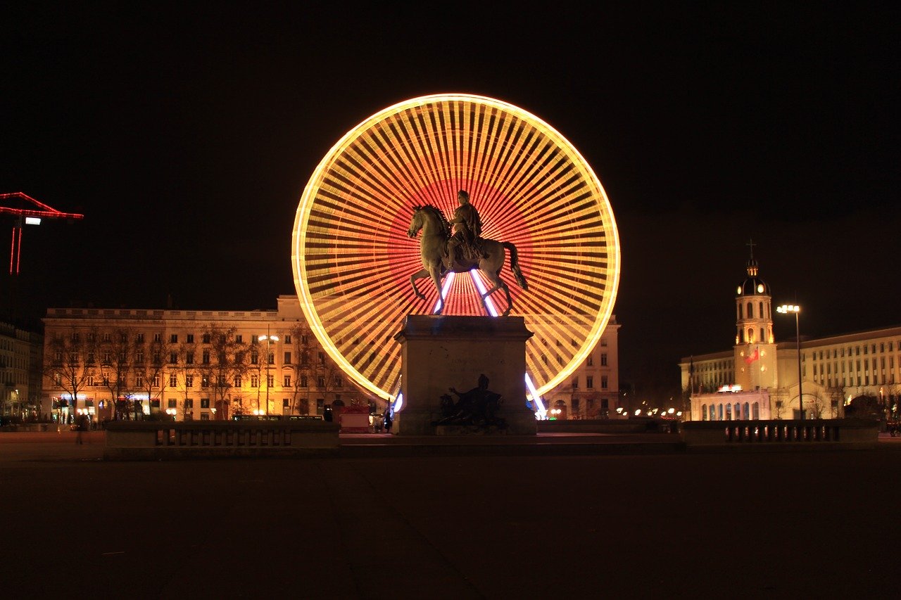 magicien dans les restaurants à côté du musée lumiere de lyon